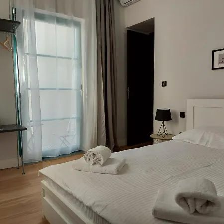 Ermoupolis Hidden Gems Apartman *